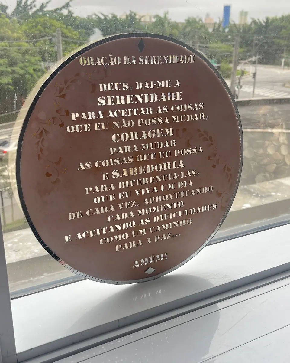 Oração da serenidade na janela